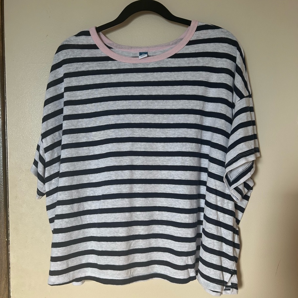 🛍️2/$15🛍️ Old Navy White & Navy Striped Crop Top Women’s